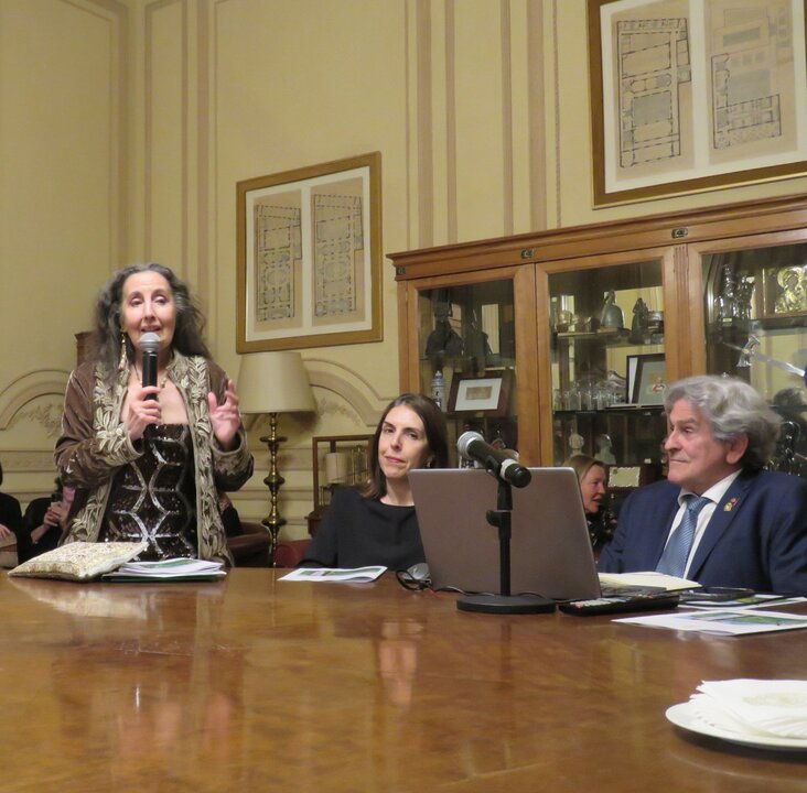 De pie, Eugenia Montero,  Rosa María Fernández Saiz y Perfecto Uriel