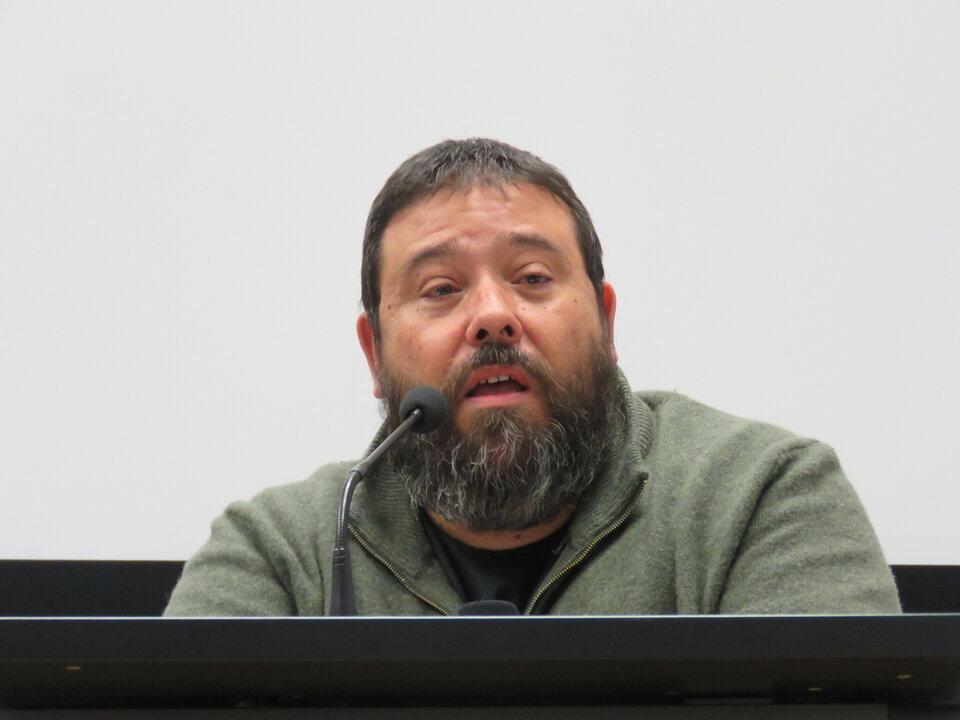 El profesor de la Facultad de Ciencias de la Información, José Antonio Jiménez de las Heras, que presentó y coordinó el acto