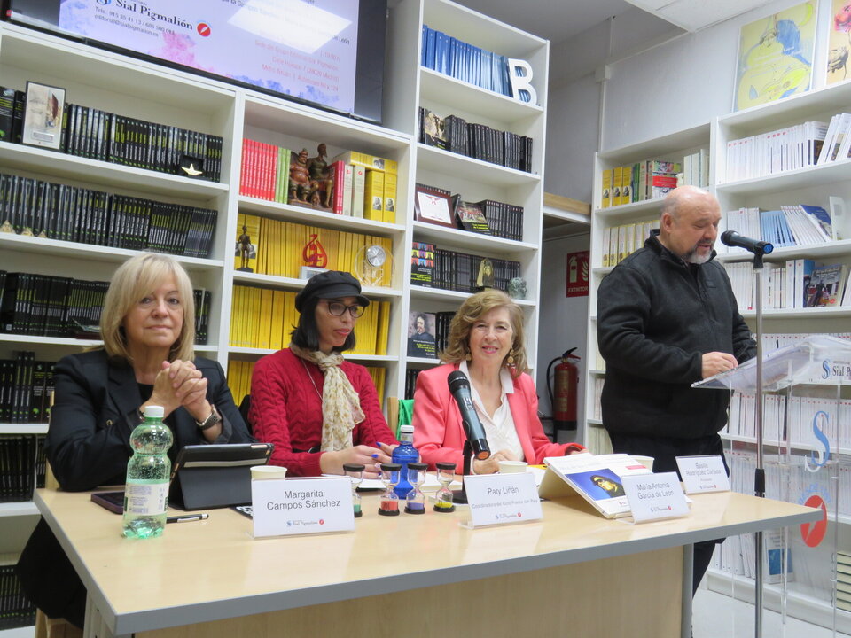 Margarita Campos Sánchez, Paty Liñán, María Antonio García de León y de pie, Basilio Rodríguez Cañada