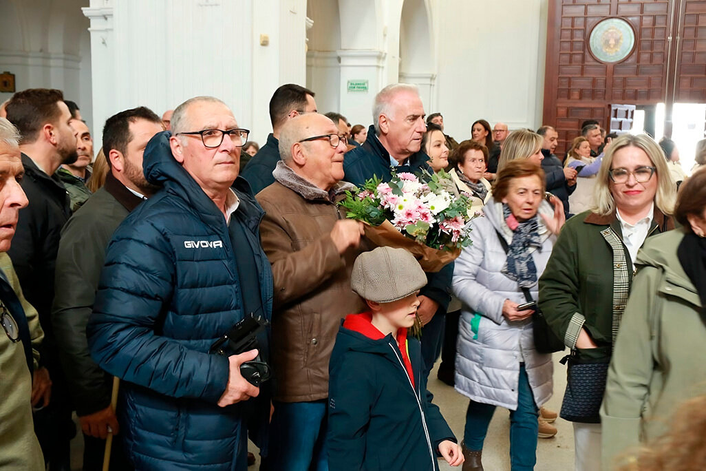 En primer término, responsables del Club Taurino, en la visita a la ermita del Rocío