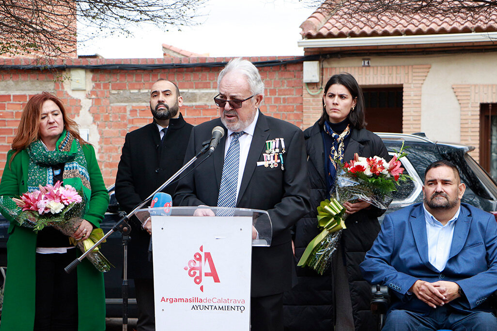 José Domínguez Piris, dando lectura al manifiesto de la AVT