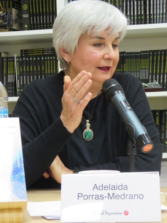 Adelaida Porras-Medrano, profesora universitaria y poeta