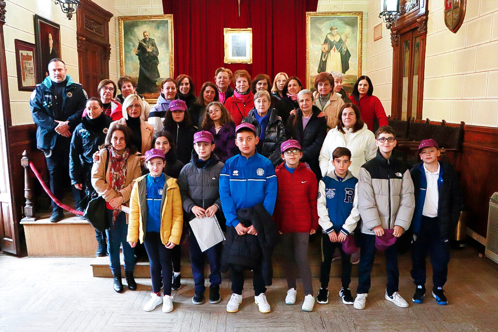 Posado de las personas que han asistido hoy al salón de plenos consistorial