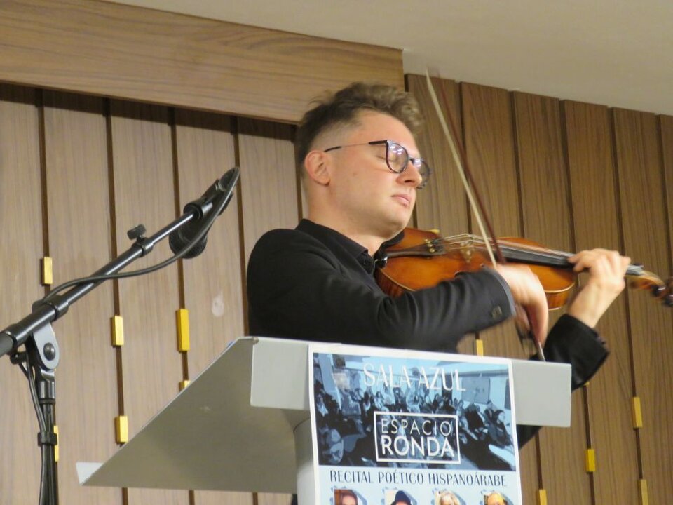 El violinista ucraniano Viktor Babak durante su actuación