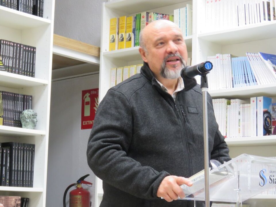 Basilio Rodríguez Cañada, presidente del Grupo Editorial Sial Pigmalión, que presentó y coordinó el acto