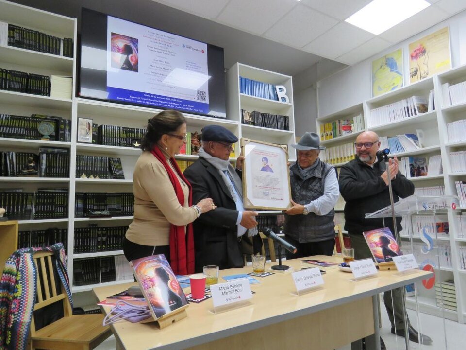 María Socorro Mármol Brís; Carlos Orlando Pardo, - con su premio-; Jorge Eliécer Pardo, y Basilio Rodríguez Cañada