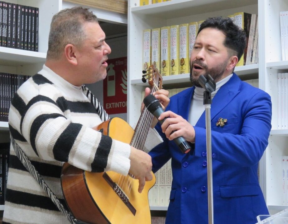 Cristian Báez y Alex Flórez durante su actuación