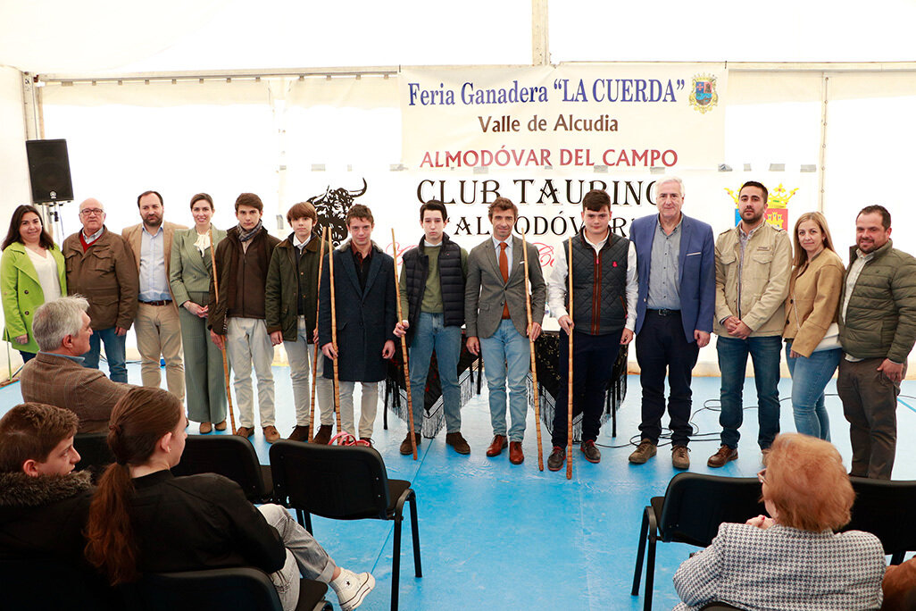 Posado de los protagonistas de la mañana taurina que ha albergado hoy la XVI Feria _La Cuerda_ de Almodóvar del Campo
