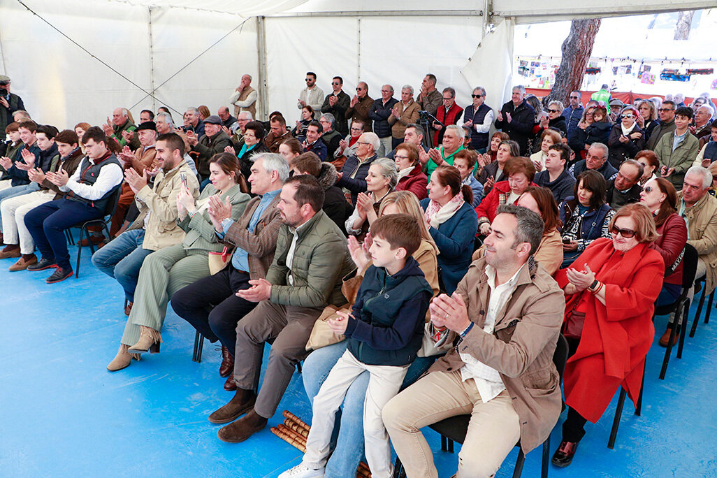 Público asistente al acto de homenaje al diestro en el año en que se retira de los ruedos