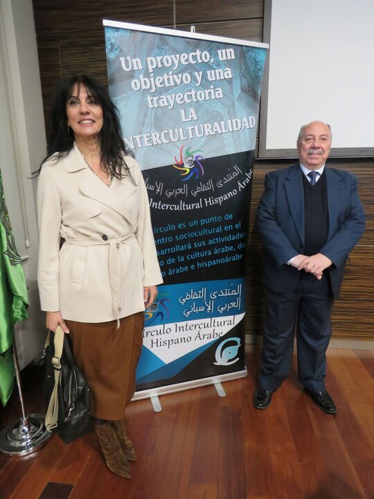 La directora de la Fundación Cultura de Paz, Ana Barrero con el presidente de CIHAR Abdo Tounsi