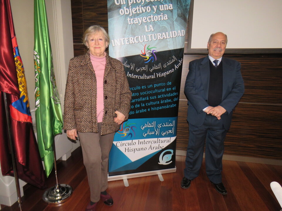 Carmen Ruiz Villasante , socia honorífica de CIHAR con el presidente de CIHAR Abdo Tounsi