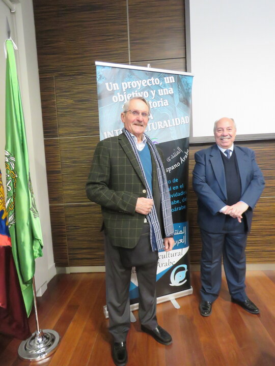 Carmen Ruiz Villasante , socia honorífica de CIHAR con el presidente de CIHAR Abdo Tounsi