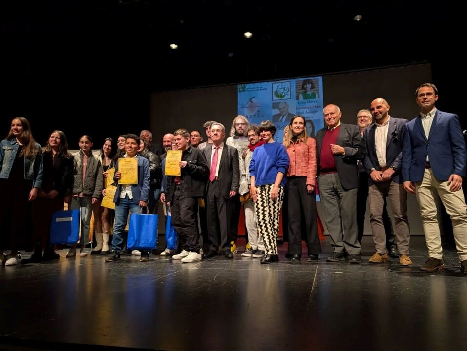 Premiados y participantes en el acto