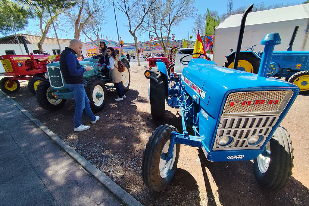 La exhibición de tractores antiguos ha sido un nuevo aliciente este año