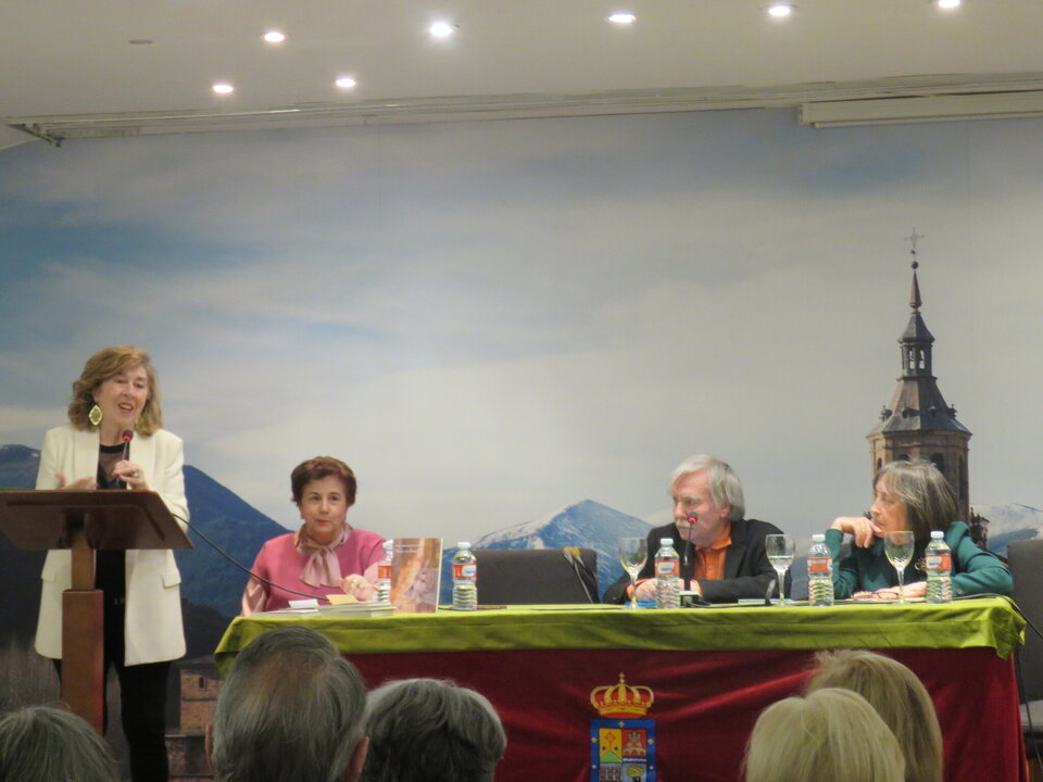 De pie, Maria Antonia García de León; Rosario de la Cueva; Carlos d´Ors y Milagros Salvador