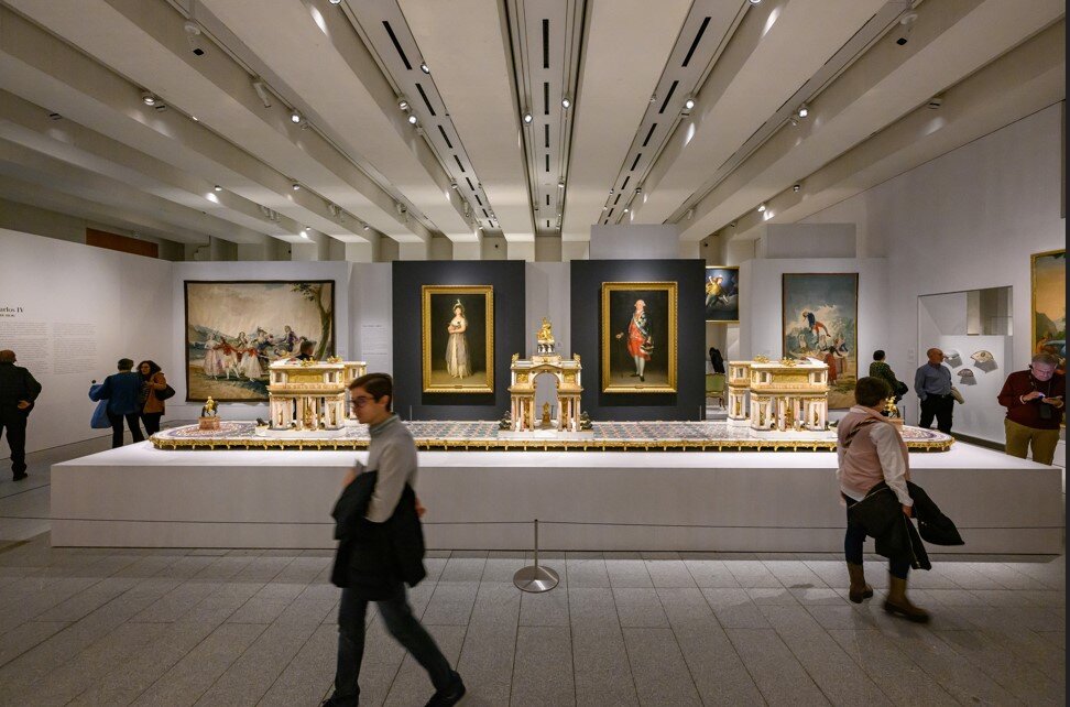 Visitantes en la Galería de las Colecciones Reales
