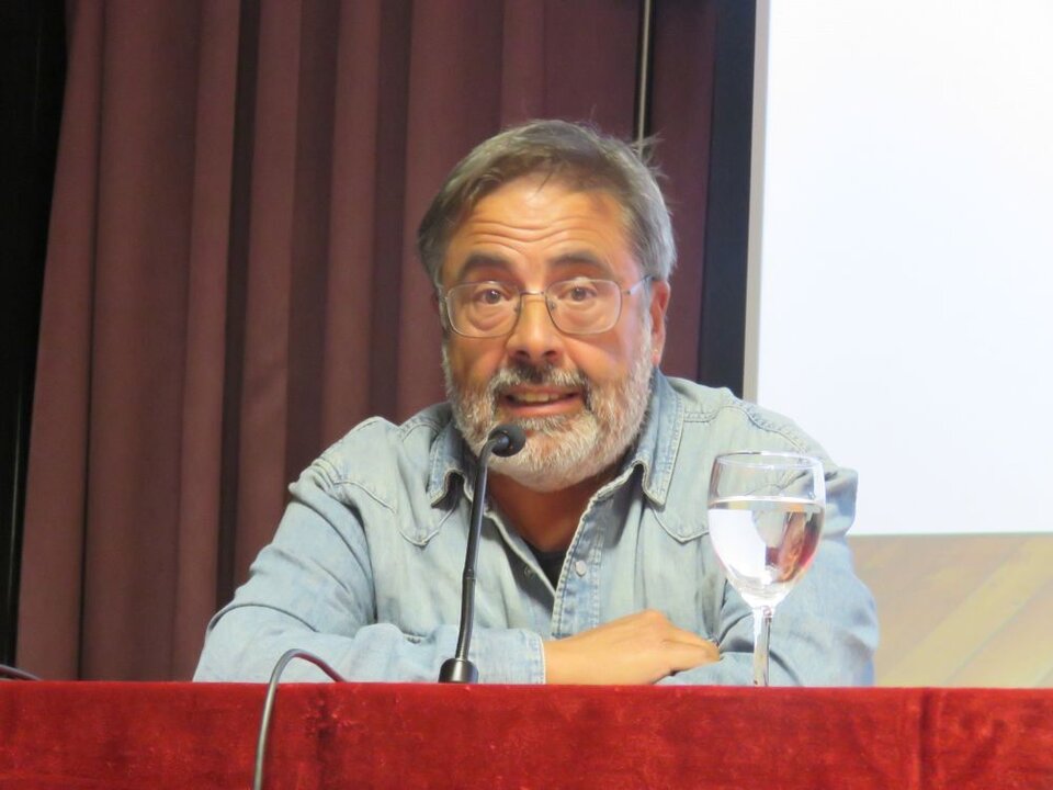 El conferenciante, durante su disertación