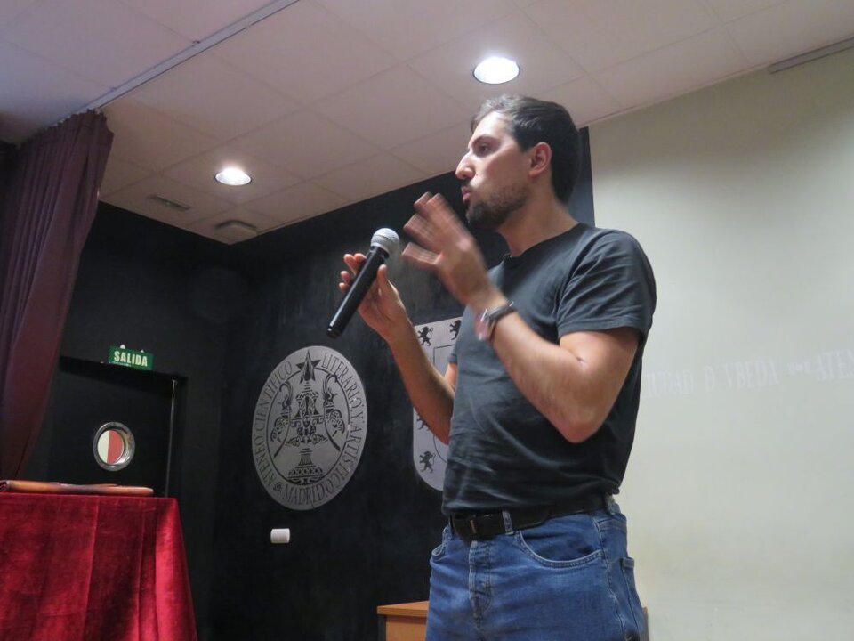 El investigador Adrián Gómez-Rey Benayas