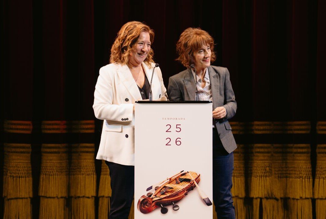 Isamay Benavente y Paz Santa Cecilia, durante el turno de preguntas