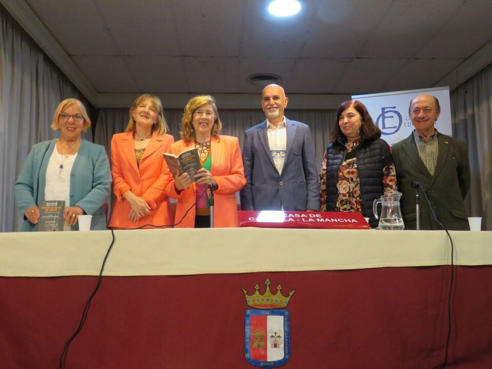 Julia Sáez, Julia Yébenes, Maria Antonia García de León, Francisco Márquez, editor del libro, Myriam García Carromero y Juan López Martínez