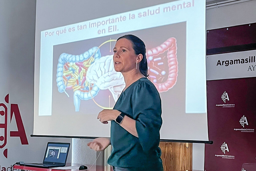 La psicóloga Montserrat Clemente Belló, durante su exposición