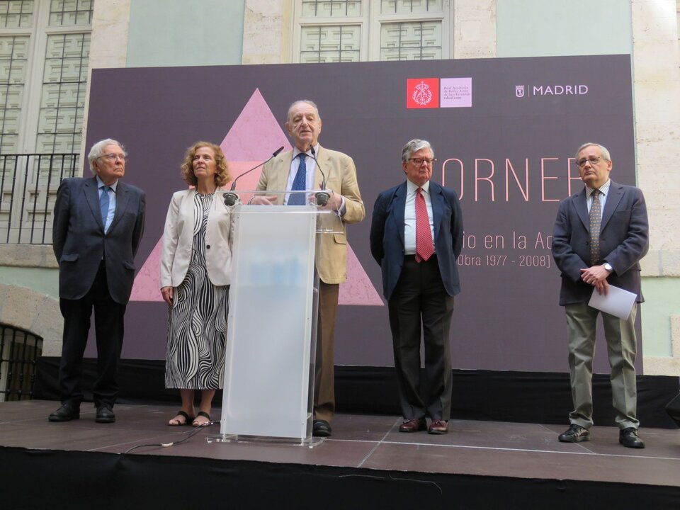 De izquierda a derecha, Víctor Nieto Alcaide, María José Barrero García, Tomás Marco, Alfredo Pérez de Armiñán y de la Serna y Arturo Sagastibelza Ruiz