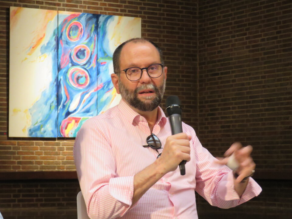 El autor del libro, Juan Orellana, director del departamento de cine de la Comisión episcopal para las Comunicaciones sociales (CECS) y crítico de cine