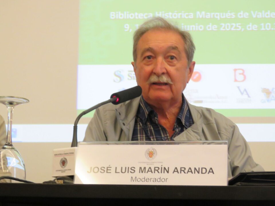 José Luis Marín Aranda, narrador, poeta y pintor, que presentó y moderó las dos primeras mesas redondas