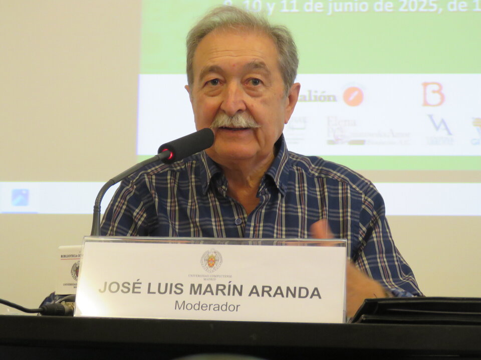 El moderador, José Luis Marín Aranda, presentando la segunda mesa
