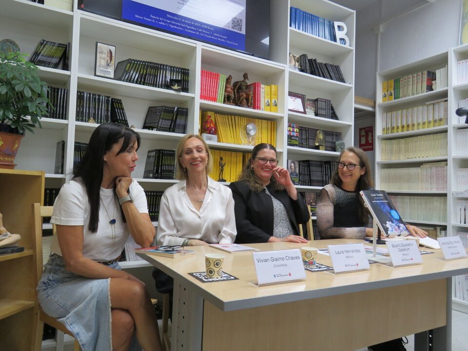 Vivian Giaimo Chaves(Colombia); Laura Hernández (México) y Antolina Ortiz Moore(México-Canadá)