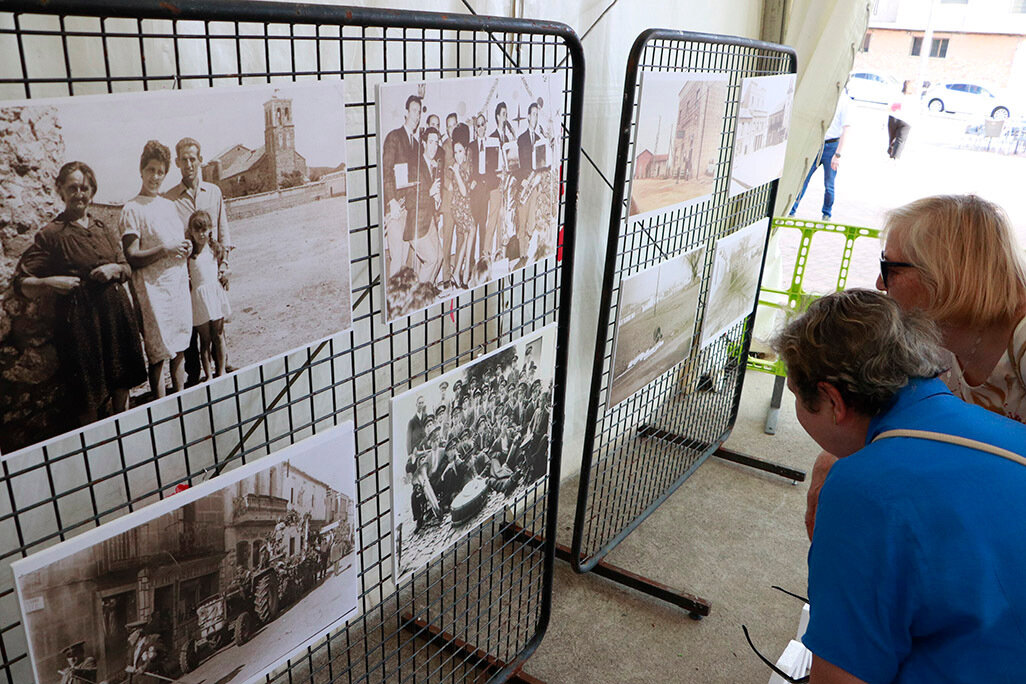 La exposición de fotografías antiguas es uno de los alicientes de este año