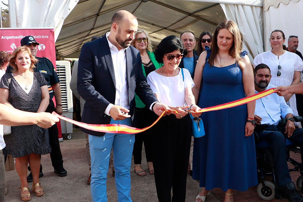 Los regidores rabanero y cabezarrubeña compartieron el corte de cinta inaugural