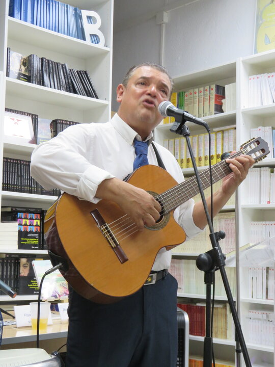 El cantante y escritor Álex Flórez Sierra