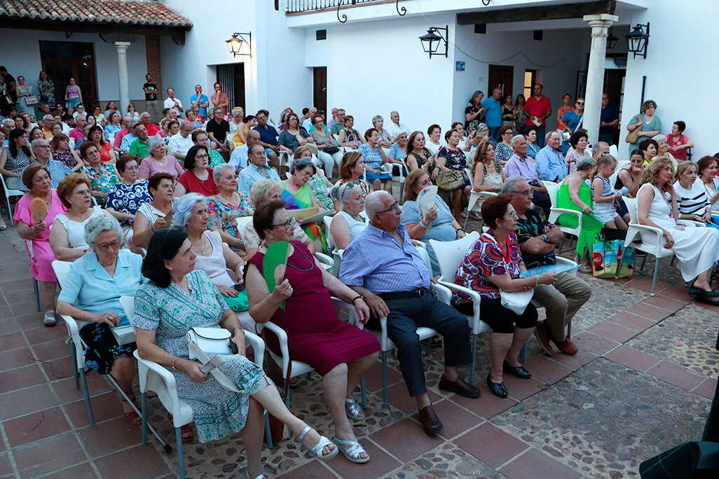 La cita transcurrió en el patio de los laureles de la Casa de la Marquesa