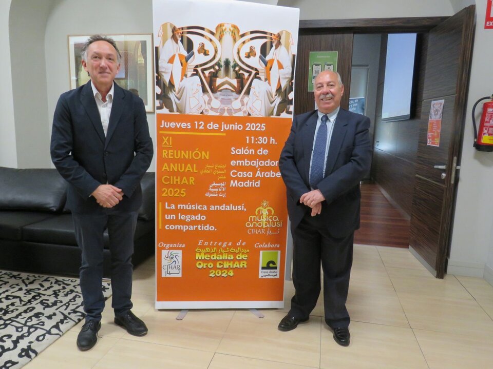 A la derecha, Abdo Tounsi, presidente de CIHAR, con Luis Miguel Pérez Cañada, de la Escuela de Traductores de Toledo