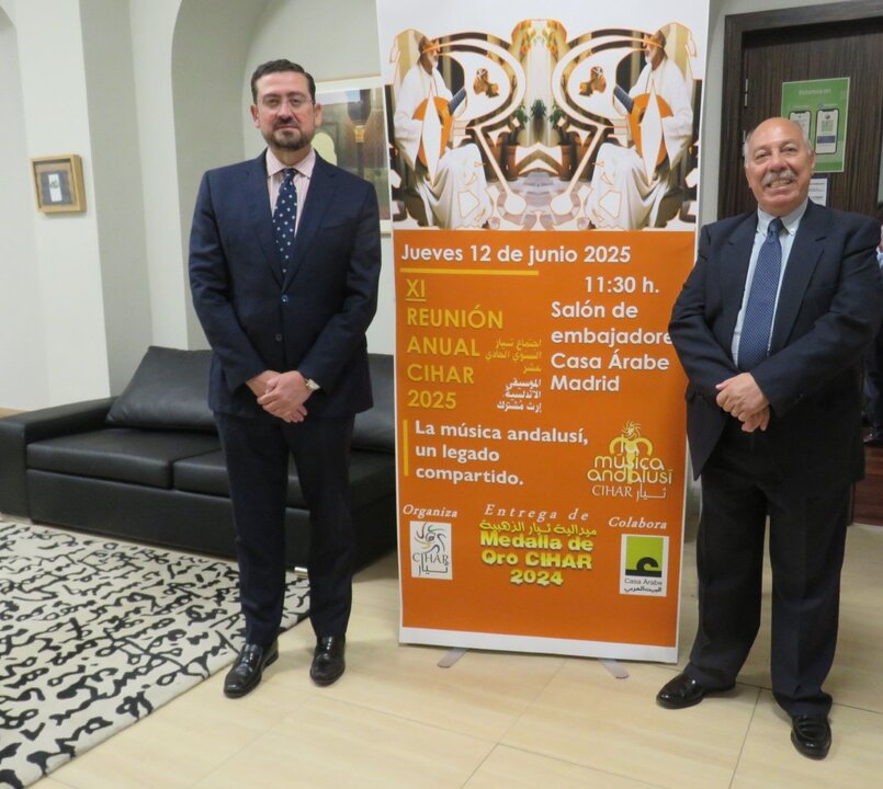 A la derecha, Abdo Tounsi, presidente de CIHAR, con Miguel Moro Aguilar, director general de Casa Árabe
