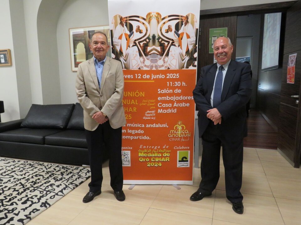 A la derecha, Abdo Tounsi, presidente de CIHAR, con Pedro Villena Pérez, ex director general de Casa Árabe