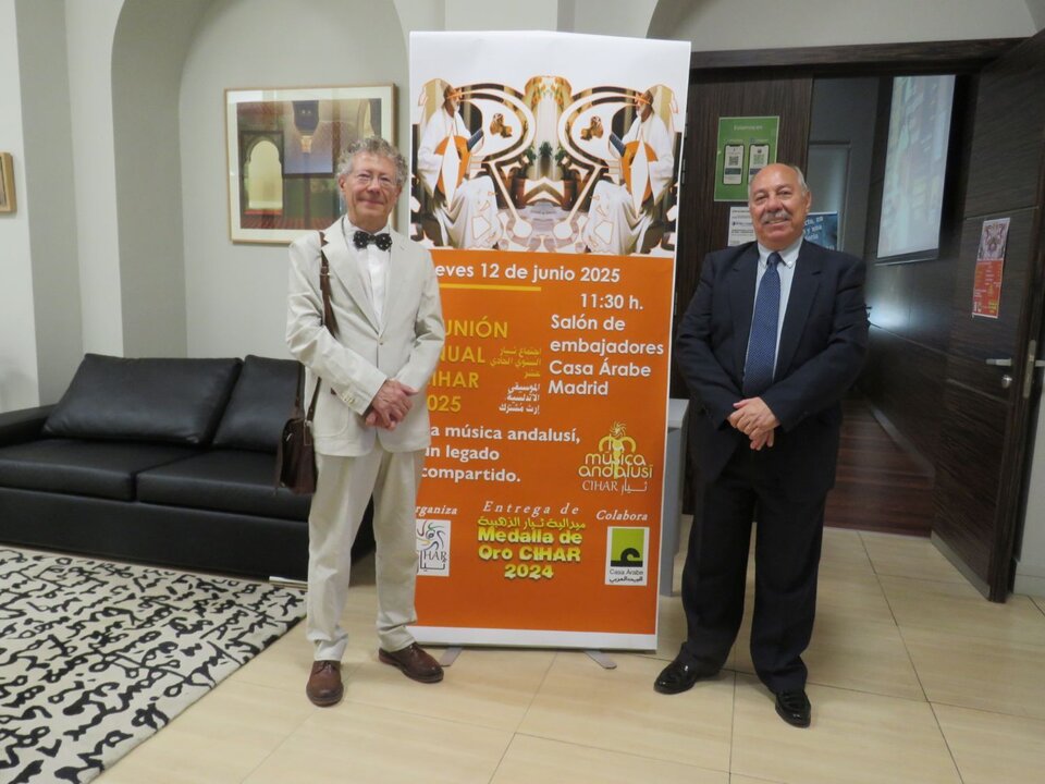 A la derecha, Abdo Tounsi, presidente de CIHAR, con Reynaldo Fernández Manzano, Medievalista, organista y musicólogo, Medalla de Oro CIHAR 2024