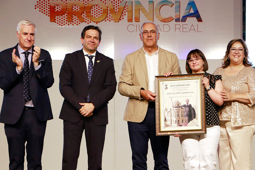 José Lozano y Miguel Ángel Valverde, en la entrega del Quijote a Laborvalía