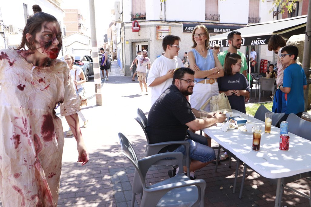 El vermú de mediodía en la Plaza del Ayuntamento se ha visto ligeramente edulcorado