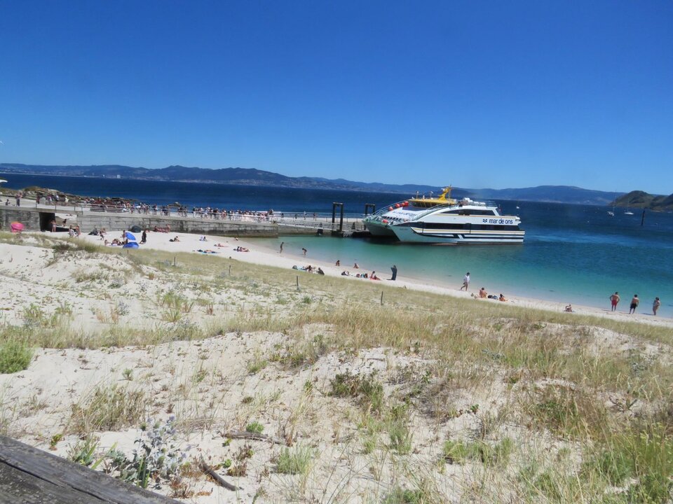 Los buques de pasajeros atracan en el muelle de Monteagudo