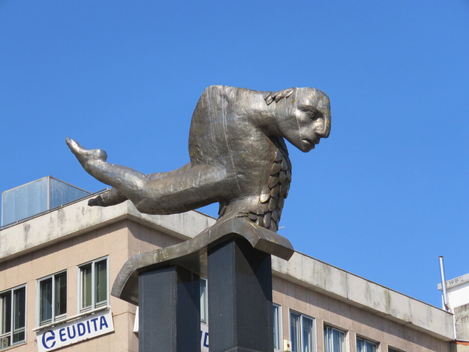 El Sireno es el monumento de Vigo por excelencia. Erguido en la Porta do Sol, es obra del escultor gallego Francisco Leiro