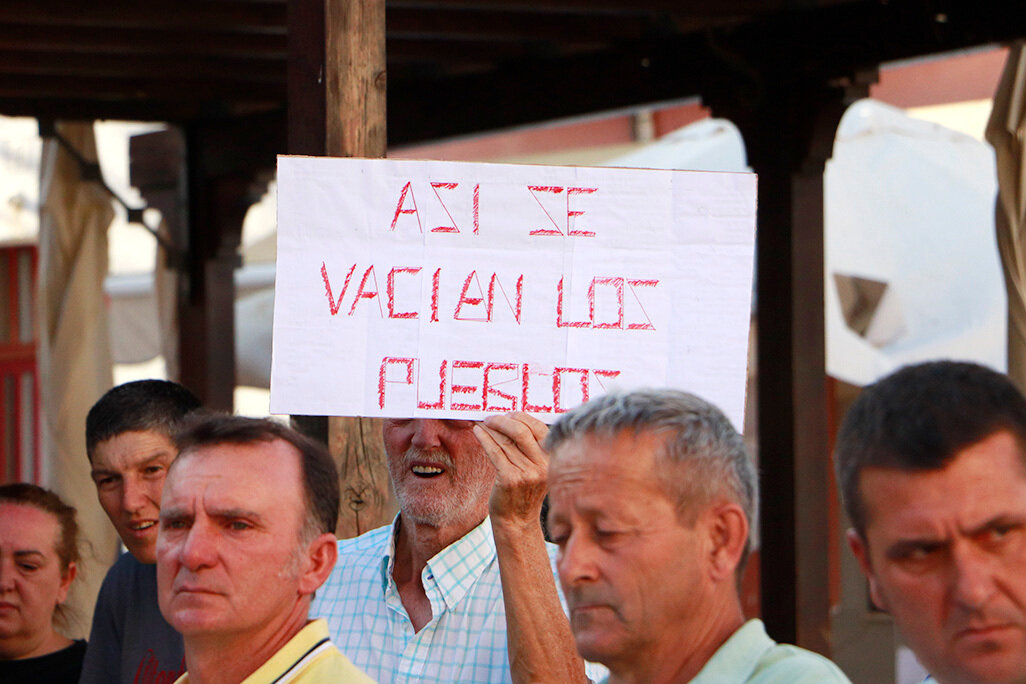 Los vecinos portaron pancartas con distintos mensajes
