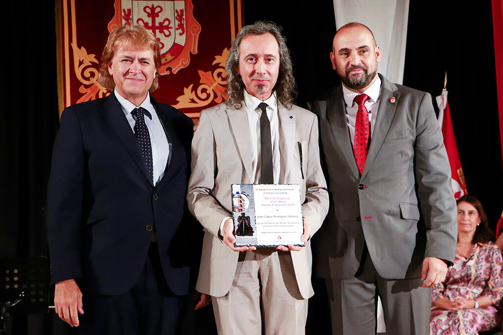 Con Juan Carlos Rodríguez Salinero, Mención a la Cultura 2025