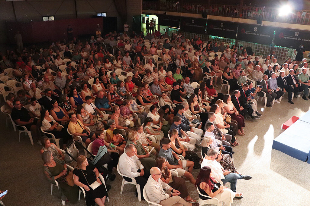 Panorámica de público que anoche asistió al acto en el Centro Cultural