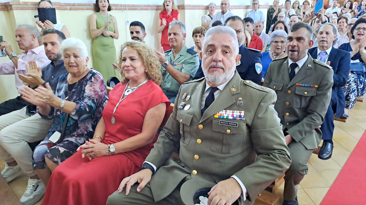 En primer término, Sebastián Marcos Morata, junto a Avelina García, durante la ceremonia de ayer en la iglesia de La Viñuela