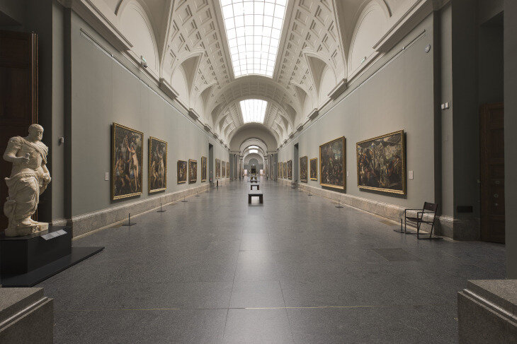 Vista de la Galería Central, 2025. Color verde grisáceo