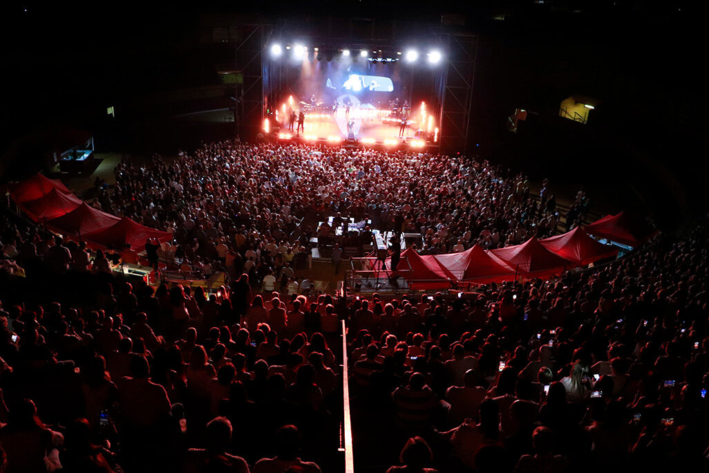 El evento musical dio comienzo poco después de las once de la noche en _Las Eras de Marta_