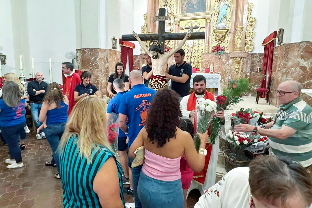 Ofrenda floral al patrón, el Santísimo Cristo de Orense - FUENTE Brazatortas Noticias
