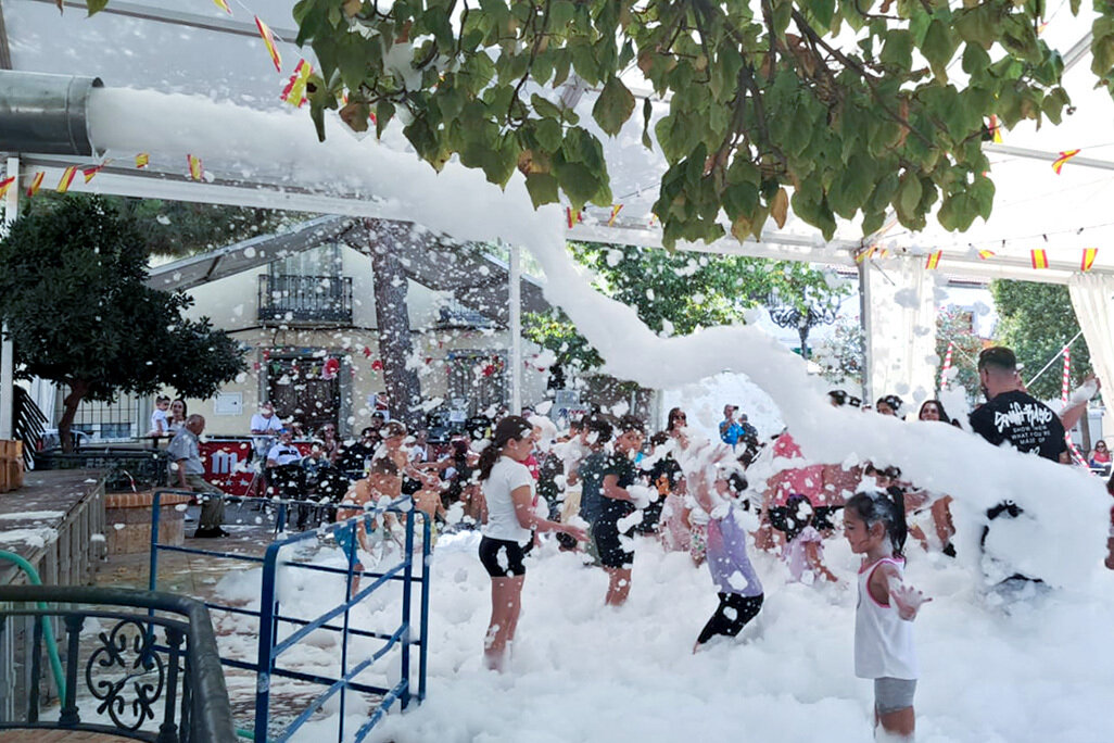 Refrescante fiesta de la espuma ayer tarde